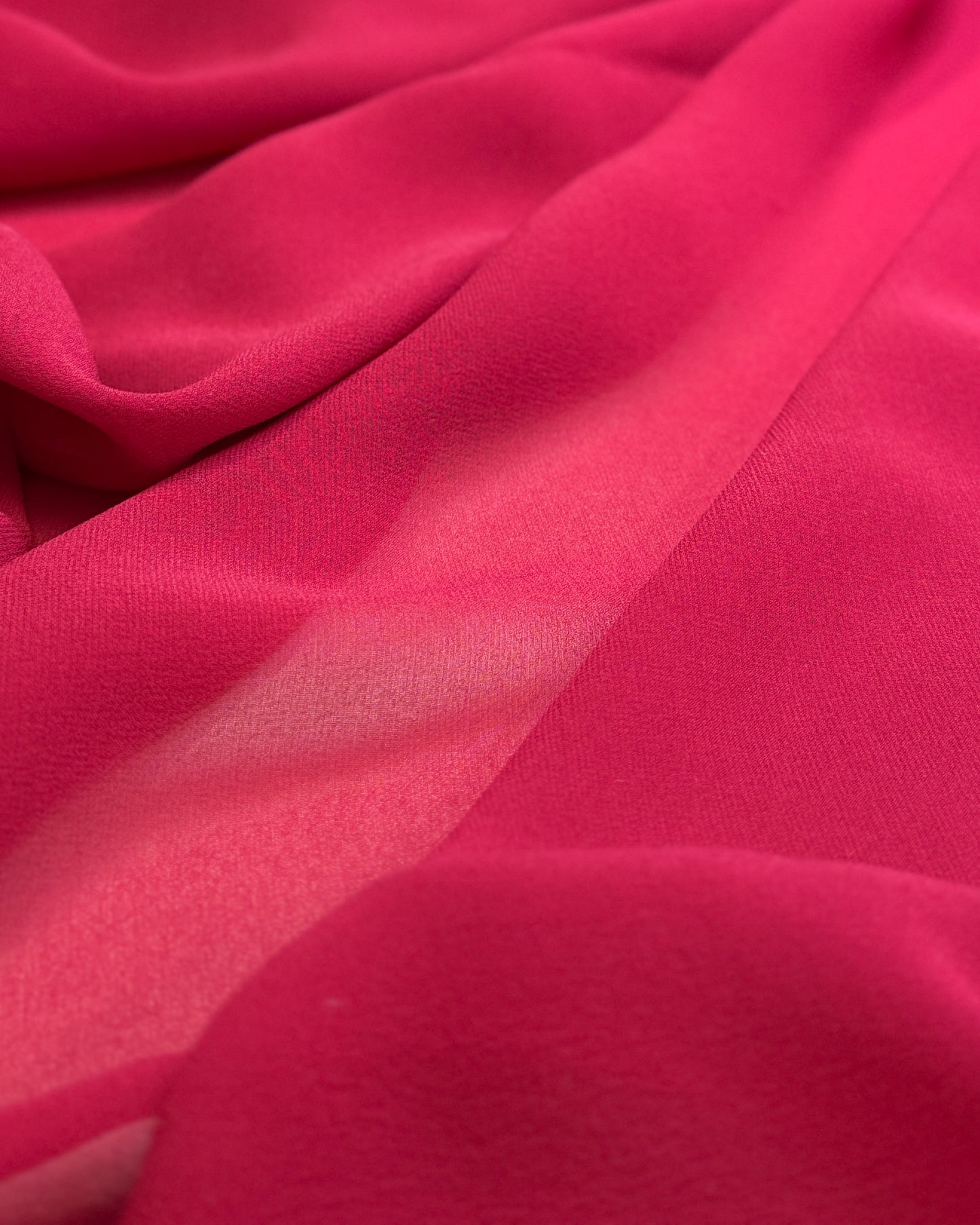Hedvábný šifon draperie — 140 cm šíře, italský původ, TAYER.lab Praha